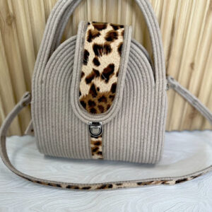 Bolso de Cuerda de Algodón Beige con Solapa de Leopardo